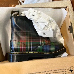 NIB Dr Martens 1460 Tartan size 8